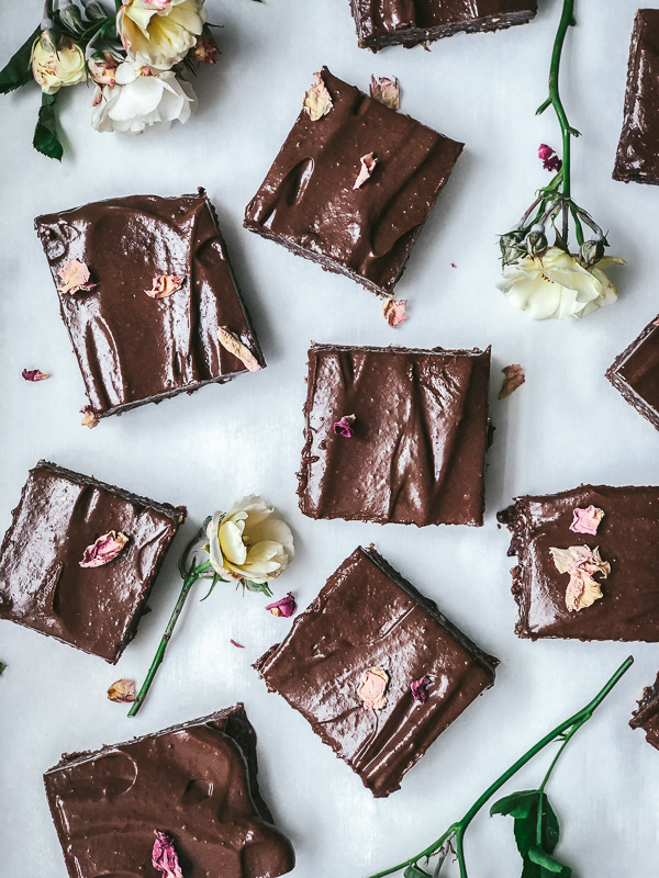 RAW CHOCOLATE PROTEIN BARS + CREAMY FROSTING